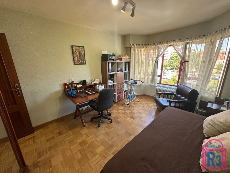 Foto e4fc297d-adb2-4fa9-8af0-8d6ea2a86f4a. Apartament amb calefacció aparcament a San Claudio - La Chantría León