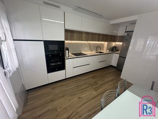 Reihenhaus in Trobajo del camino. Bonito chalet con dormitorio en planta baja en la sal
