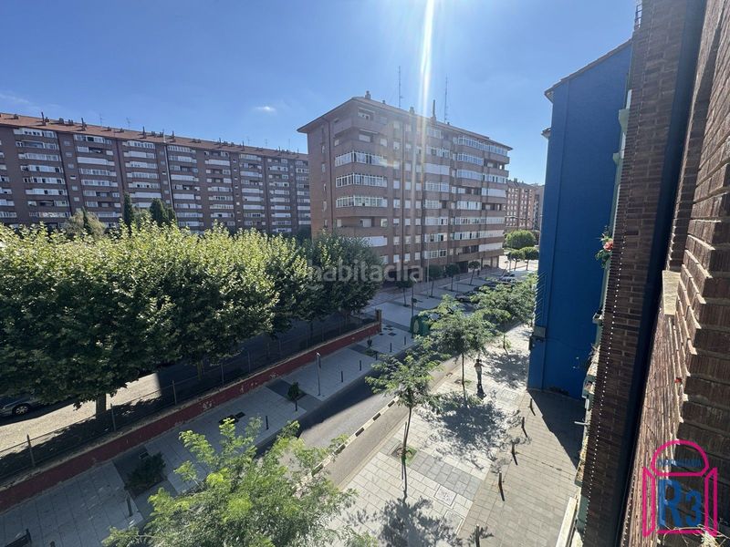 Foto c0210a3f-4cb2-47fd-b173-d4c9fd4a2a80. Apartament amb calefacció a Crucero León