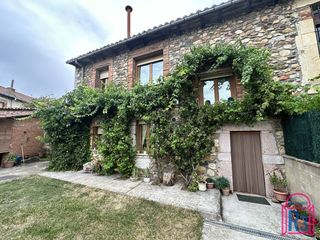 Casa in Matallana de Torío. Casa en zona del torío totalmente reformada.