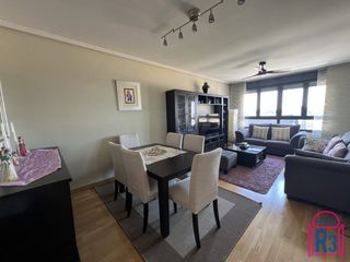 Apartamento en La Lastra. Amplio apartamento con buena orientación y vistas