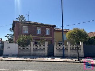 Casa a San Andrés del Rabanedo Pueblo. Casa individual con 1000 m de parcela. excelente ubicación.