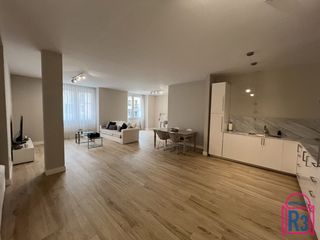 Appartement à Casco Antiguo. Excelente vivienda loft en finca con piscina y zonas comunes