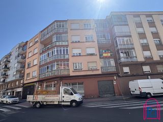 Etagenwohnung in Crucero. Piso para reformar con ascensor