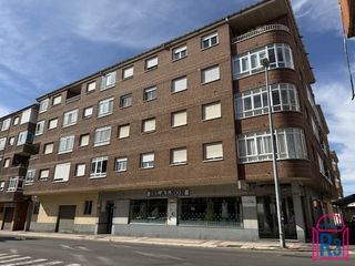 Lloguer Apartament  Constitución. Apartamento amueblado en alquiler