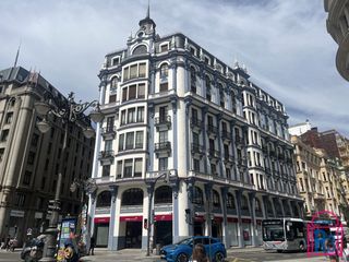 Pis a Centro Ciudad. Excelente piso en edificio singular con magníficas vistas