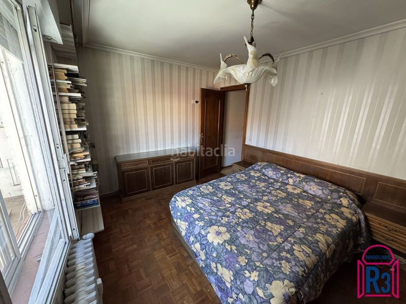 Foto 6f8d6887-7524-48f7-b027-e84d79de296e. Piso amplio piso con 5 dormitorios y garaje zona plaza de toros en León