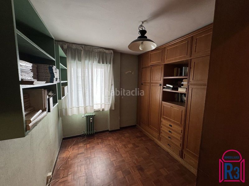 Foto bde6b896-a2cc-4f42-80a8-7436759d447c. Piso amplio piso con 5 dormitorios y garaje zona plaza de toros en León