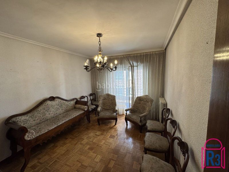 Foto cdc6cd8e-823e-4b0f-9bbf-e662c81884fb. Piso amplio piso con 5 dormitorios y garaje zona plaza de toros en León