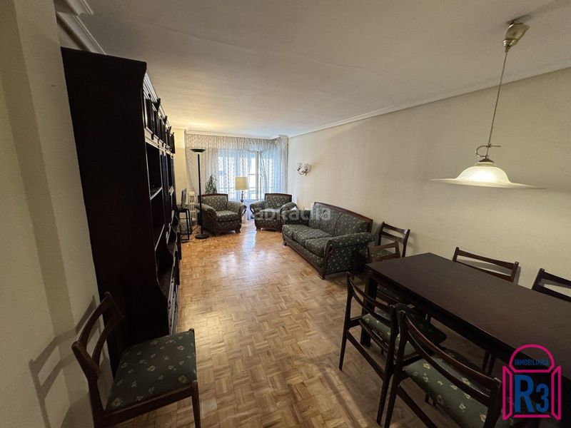 Foto d283279f-b6c3-498f-90fe-7c4c1cf365e8. Piso amplio piso con 5 dormitorios y garaje zona plaza de toros en León