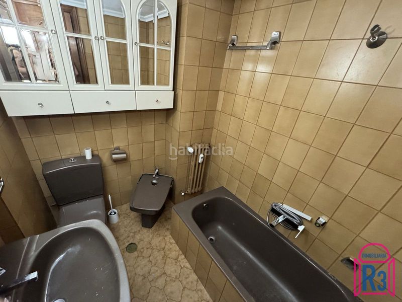 Foto e7ce7a35-b5e3-4b7f-b535-faf60c9ff5ff. Piso amplio piso con 5 dormitorios y garaje zona plaza de toros en León