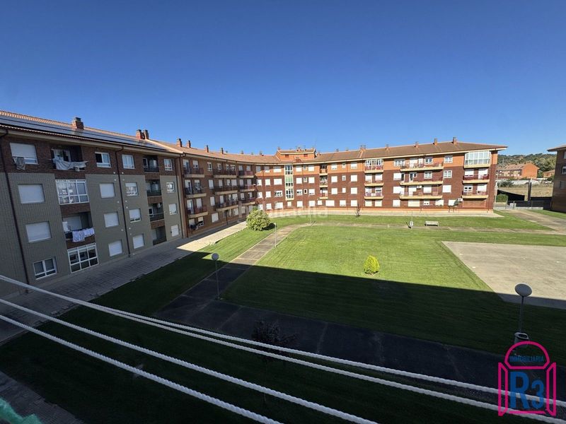 Foto 8a24224e-f4d1-4362-b9ac-f27595a88995. Etagenwohnung mit heizung parking in Villaquilambre