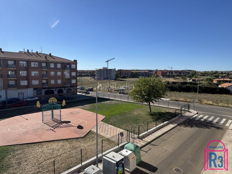 Foto df49ecd7-842d-42b4-8f28-3f80cbbfd9e1. Etagenwohnung mit heizung parking in Villaquilambre