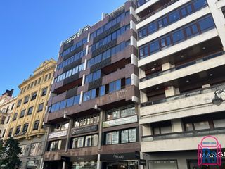 Appartement à Centro Ciudad. Piso de 4 dormitorios en ordoño ii bien situado. con garaje.