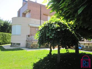Xalet  Bustillo. Chalet con 3 dormitorios en planta baja y parcela de 1.000 m en