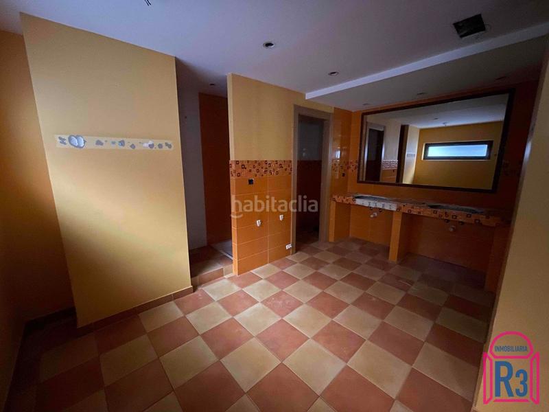 Foto c4a17610-8f46-47c4-8652-ca0bb31b1a6a. Local commercial dans San Mamés - La Palomera León