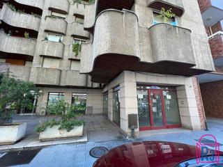 Location Local commercial  Avenida del padre isla. Se vende local acondicionado como banco de 235m². avenida padre