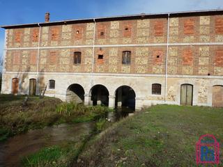Édifice  Carbajal a carretera caboalles. Molino en venta