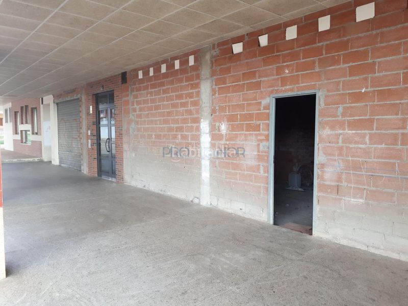 Foto d0c3bb8e-0ba0-4ea2-bae9-5dbe431bab14. Local comercial a Puente Castro León