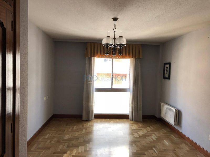 Foto eb42c42a-5273-452d-ab36-7a62ba269885. Zweistöckige wohnung mit heizung in Centro Ciudad León