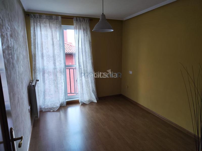 Foto c4cc95a2-f285-4630-affd-e830dd6d765b. Casa a schiera con riscaldamento parcheggio in Valdefresno