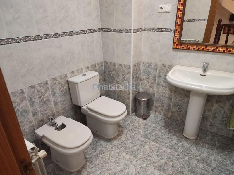 Foto c8b853b7-c734-4942-93f1-9b7dc50b3b82. Casa a schiera con riscaldamento parcheggio in Valdefresno