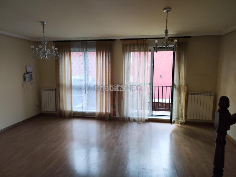 Foto 1e2d02d8-a895-4e9b-8991-fe5ebafd113a. Casa adossada amb calefacció aparcament a Valdefresno