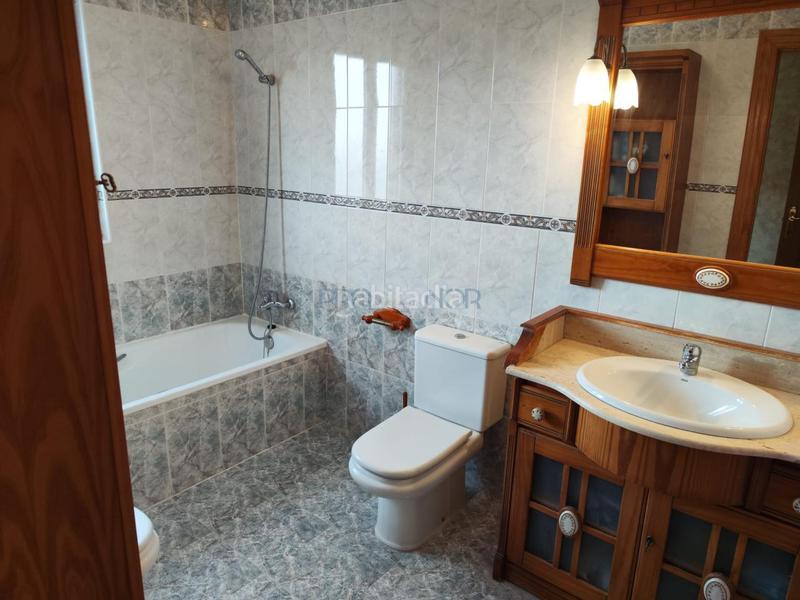 Foto 2049110e-ee05-4a12-b116-a62965880e29. Casa adossada amb calefacció aparcament a Valdefresno