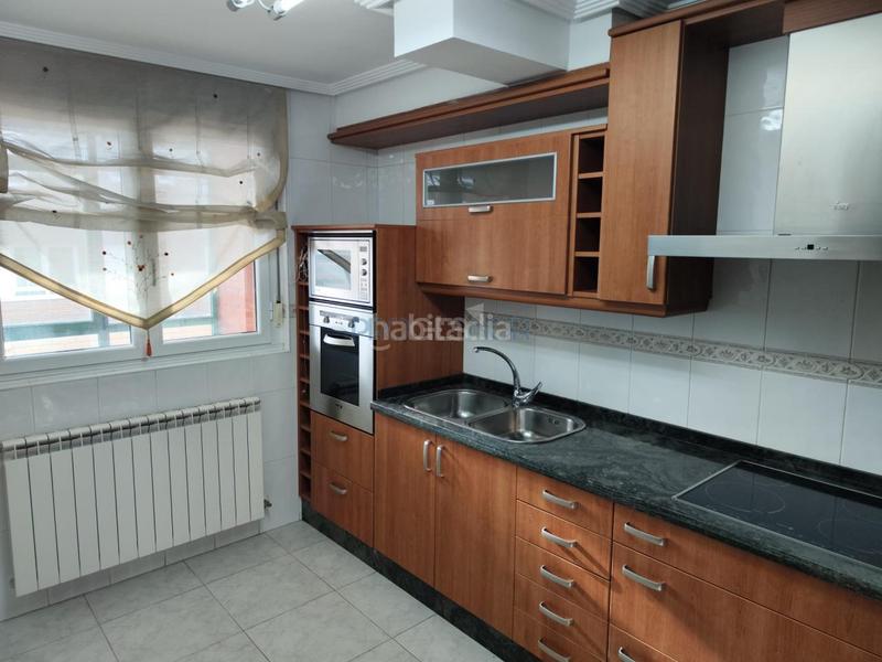 Foto 4028550d-45d8-40f0-b20f-1012c362c886. Casa adossada amb calefacció aparcament a Valdefresno