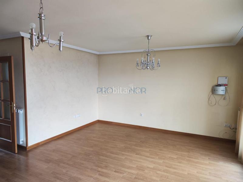 Foto 545ddee7-3c67-488e-958a-ca832e774598. Casa adossada amb calefacció aparcament a Valdefresno