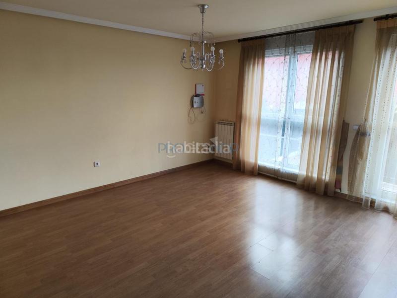 Foto 5ddae925-c3d9-467a-86e9-64046f6accda. Casa adossada amb calefacció aparcament a Valdefresno