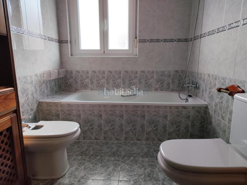 Foto abfa28f8-fa3c-43b0-92c5-14d3bd8b1b6b. Casa adossada amb calefacció aparcament a Valdefresno