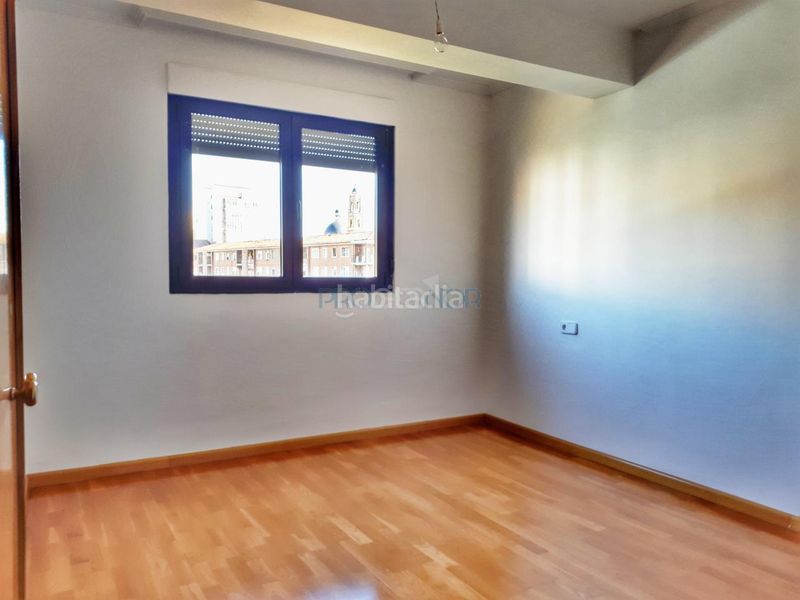 Foto 0f04b9f1-04de-4fe3-b914-e2c4c60c7569. Lloguer dúplex amb calefacció aparcament a Centro Ciudad León