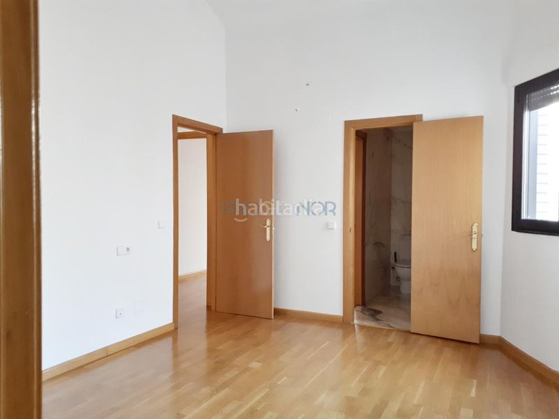 Foto 1f331126-b504-4c4b-a65d-dae0ceeaeec6. Lloguer dúplex amb calefacció aparcament a Centro Ciudad León