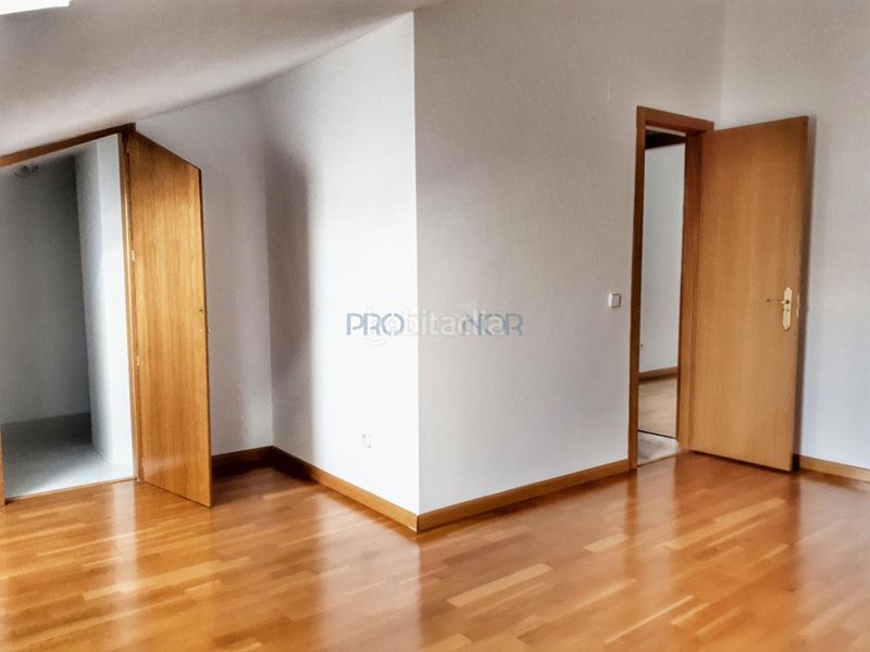 Foto 813c5c49-2309-4781-bc99-460b7c22575c. Lloguer dúplex amb calefacció aparcament a Centro Ciudad León