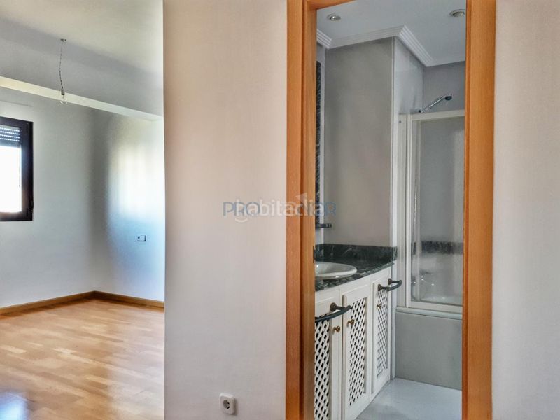 Foto bdf62ffd-51a8-47bb-8014-c091ffa5f22f. Lloguer dúplex amb calefacció aparcament a Centro Ciudad León