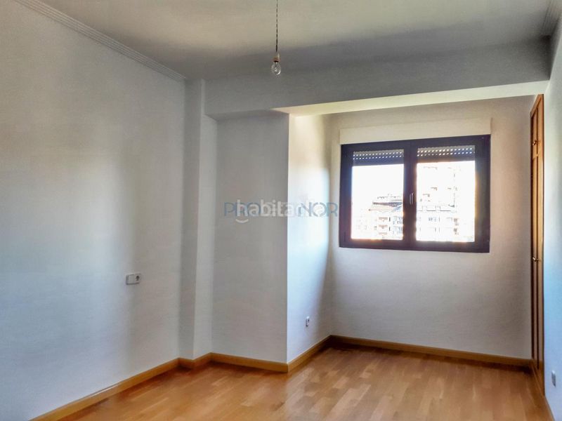 Foto cb6c7266-6c29-4075-a2ce-167206d4d265. Lloguer dúplex amb calefacció aparcament a Centro Ciudad León