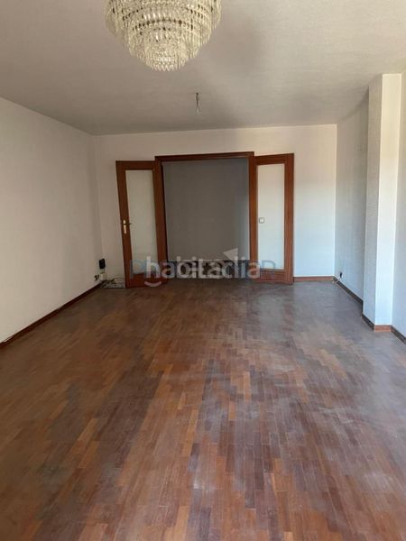 Foto 0c0183de-7704-4559-8790-947aabe213a2. Pis amb calefacció aparcament a Centro Ciudad León