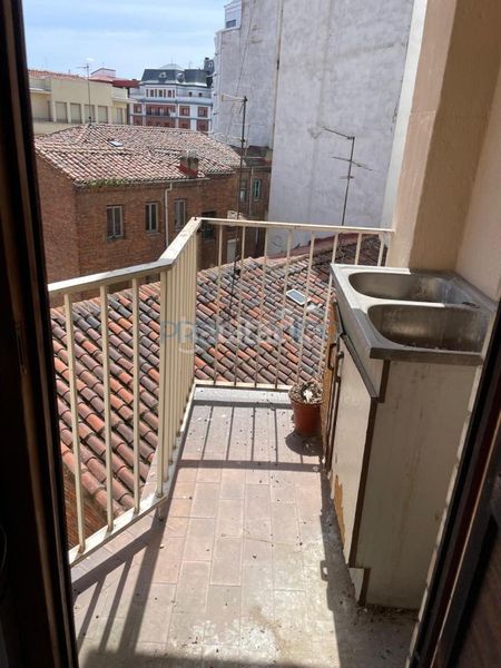 Foto 56373a96-a574-4e61-b0c0-b32a4716419d. Pis amb calefacció aparcament a Centro Ciudad León