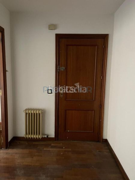 Foto c9b5e358-f082-4c6e-b633-de6ce13211f6. Pis amb calefacció aparcament a Centro Ciudad León