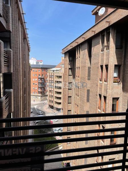 Foto db45c658-4739-4af9-9ba0-4c972bfba37f. Pis amb calefacció aparcament a Centro Ciudad León