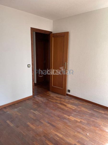 Foto dc5ecb9f-3c4f-4ee8-ac5c-a2d74f43c4f6. Pis amb calefacció aparcament a Centro Ciudad León