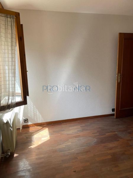 Foto fcd2592e-a19f-4b44-b27c-140fb2a5fa6e. Pis amb calefacció aparcament a Centro Ciudad León