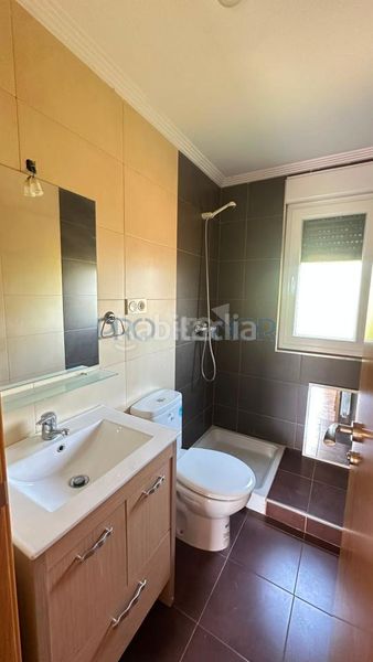 Foto 46e0506d-a928-41b1-a486-482684f98d09. Casa adossada amb calefacció aparcament piscina a Onzonilla