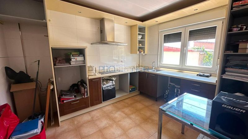 Foto a6d0d6d7-b8c8-47c8-ae53-f537021df0be. Casa adossada amb calefacció aparcament piscina a Onzonilla