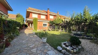 Maison jumelée à Rengalengo