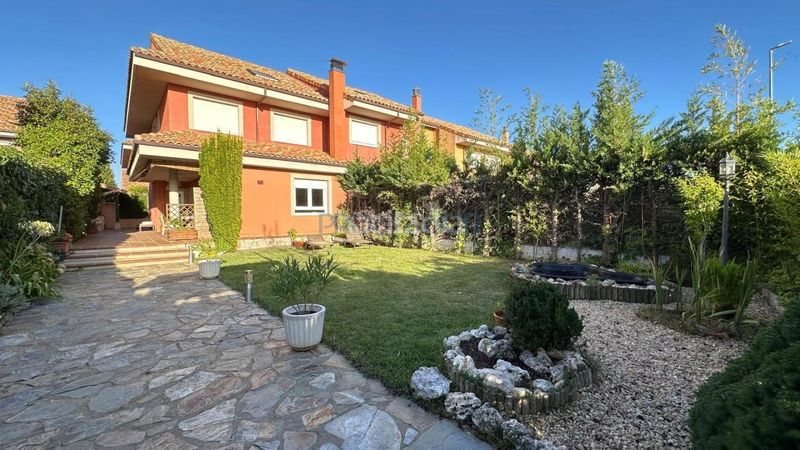 Foto 5d8a8473-cfa5-4d2c-a729-61463a8aa8b8. Semi detached house with heating parking pool in Valverde de la Virgen