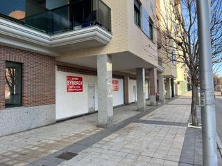 Local commercial en San Claudio - La Chantra. Local en venta en avenida jos aguado.