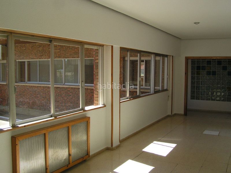 Foto 079e1f52-82ba-4a52-9e82-3aae1719fd83. Affitto edificio in Villaquilambre