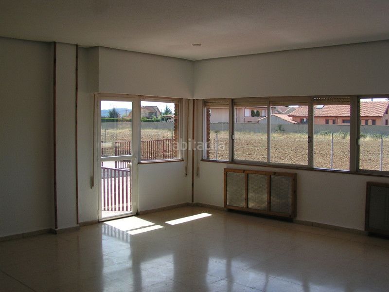 Foto 43ac7bcb-a773-4655-963d-c56a608d93e0. Affitto edificio in Villaquilambre